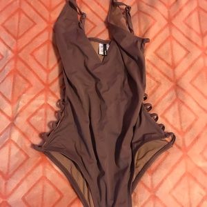 Fashion Nova swimsuit never worn